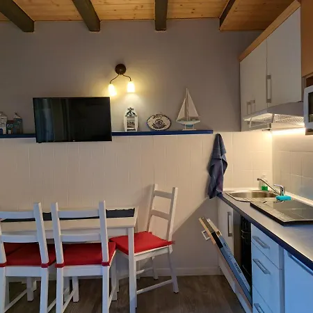 Деревянный коттедж Kapitanskie Z Sauna I Balia Z Jacuzzi