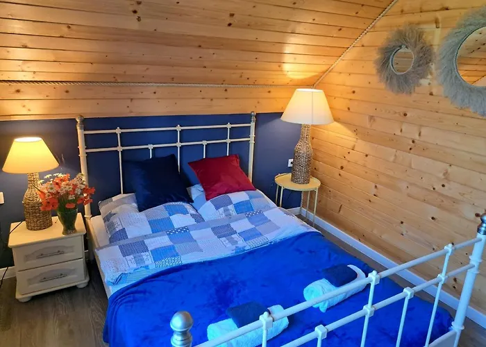 Kapitanskie Z Sauna I Balia Z Jacuzzi Alojamento de Turismo Selvagem Lubiatowo (Pomerania)